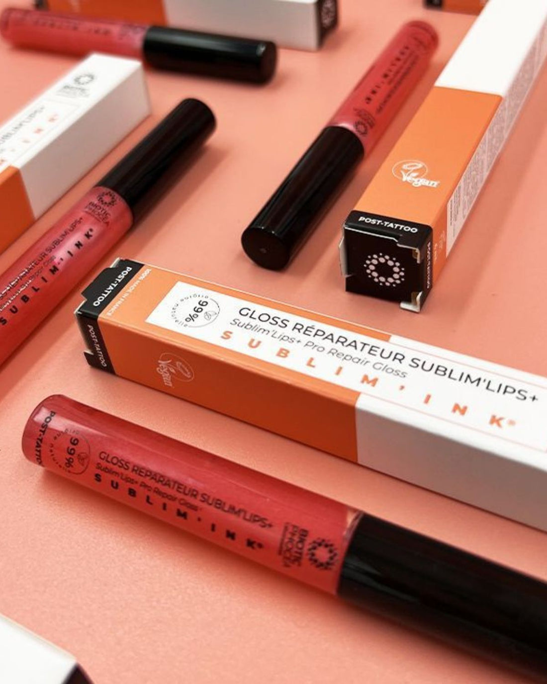 Lip gloss for protecting and repairing